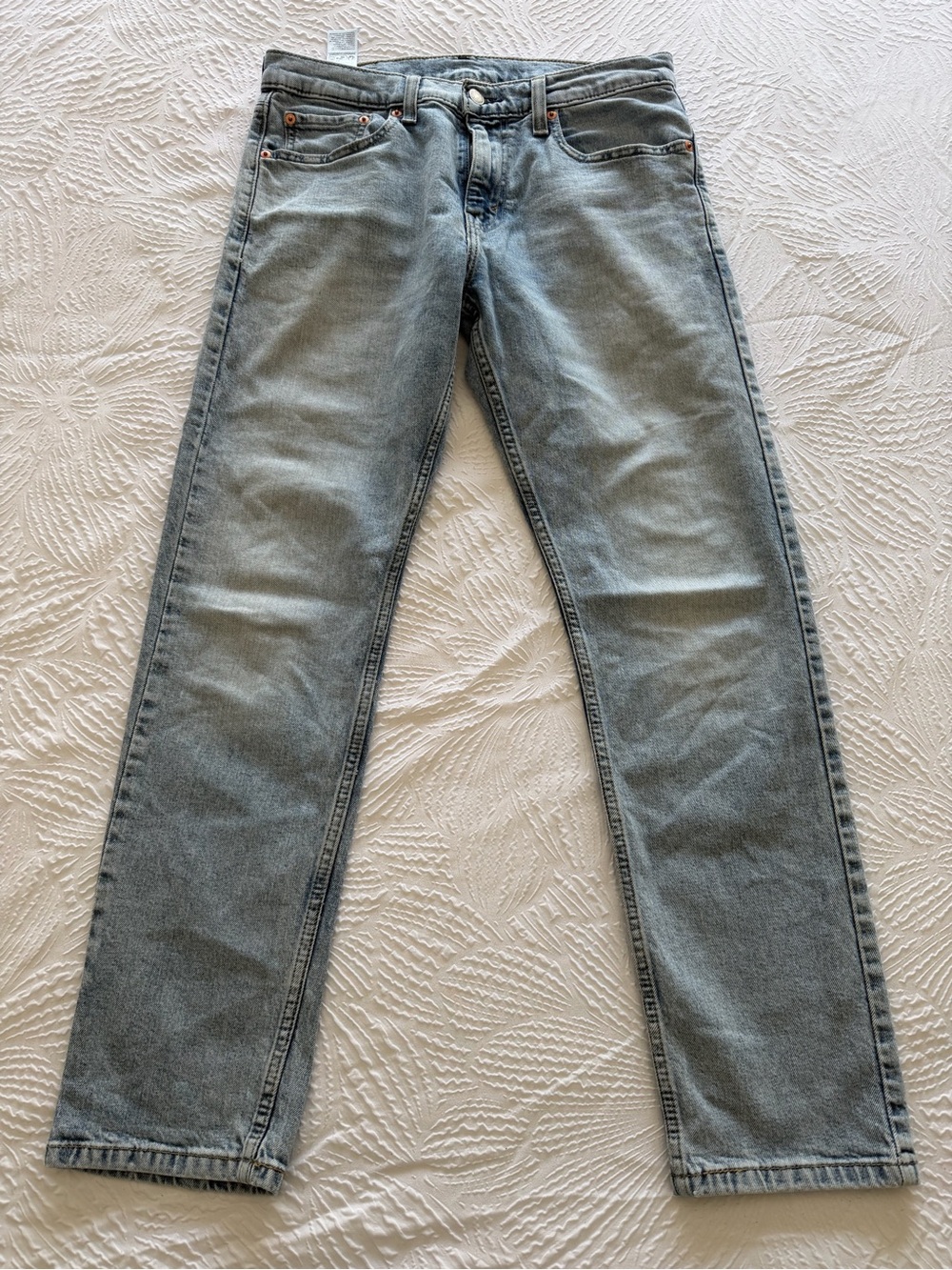 Classic Light Wash Men's Jeans - Comfortable Everyday Denim Levi
